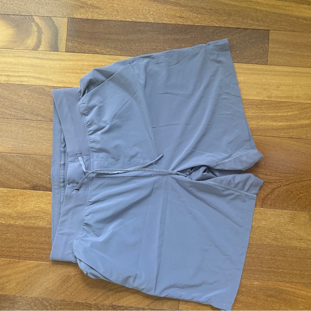 Lululemon Athletica Shorts -L